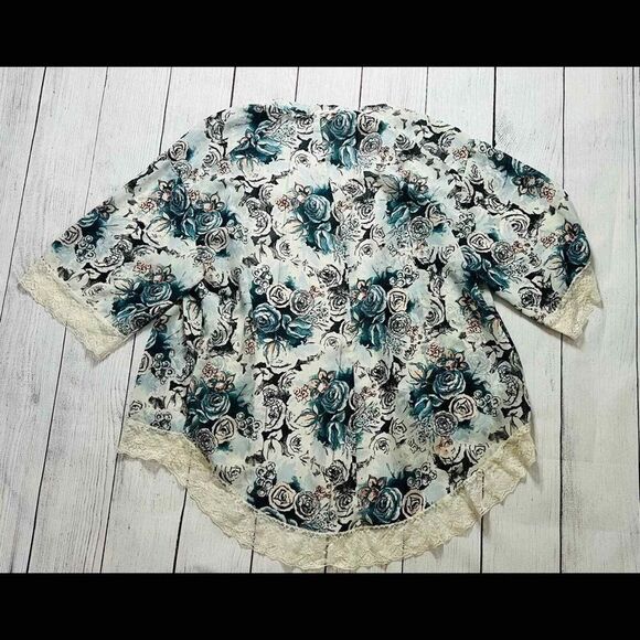 Lace flower kimono - Picture 6 of 7
